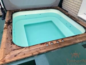 Square large hot tub (2)