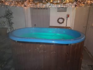 Oval hot tub for 2 persons with fiberglass liner, stephen, bridport, united kingdom (4)