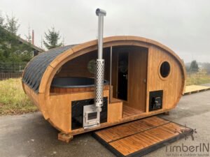 Outdoor oval sauna with an integrated hot tub (28)