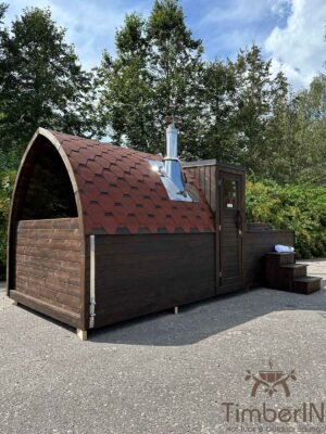 Outdoor garden sauna with an integrated whirlpool (2)